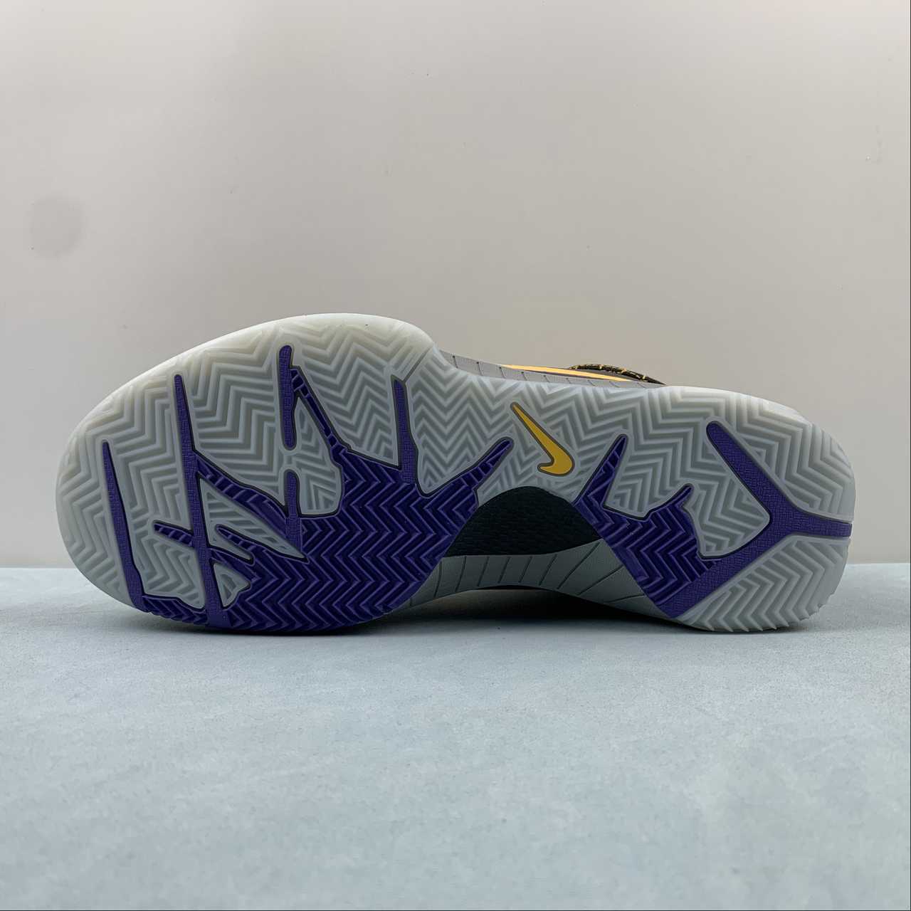 Nike Kobe AV6339-001
