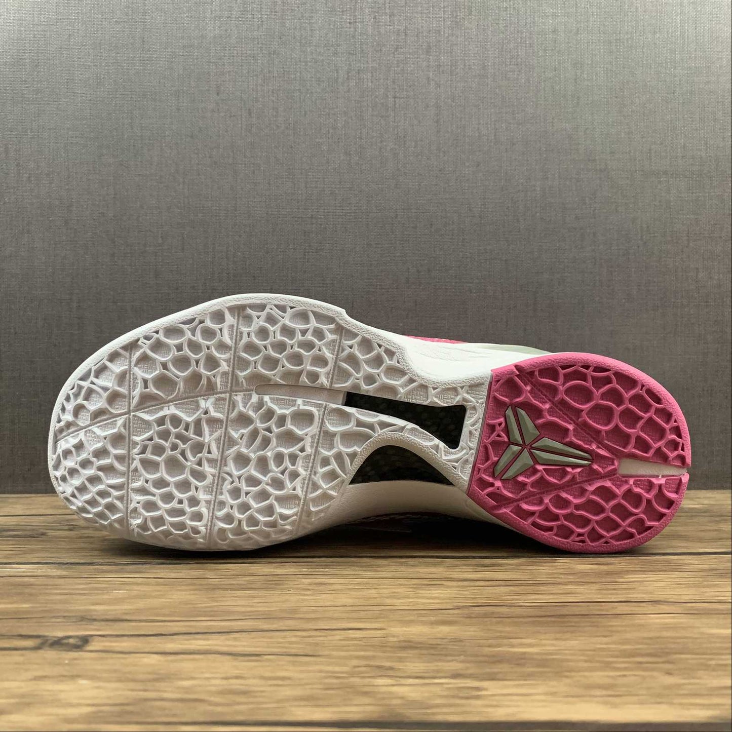 Zoom Kobe DJ3596-600