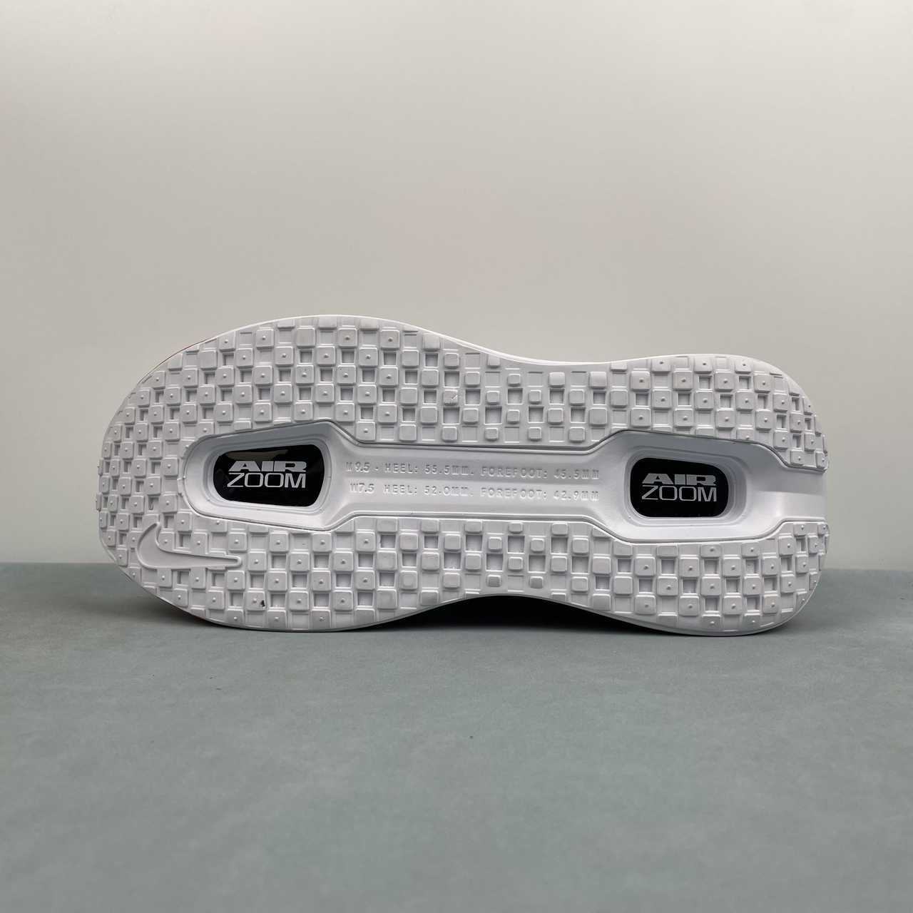 NIKE Vomero Premium HQ2050
