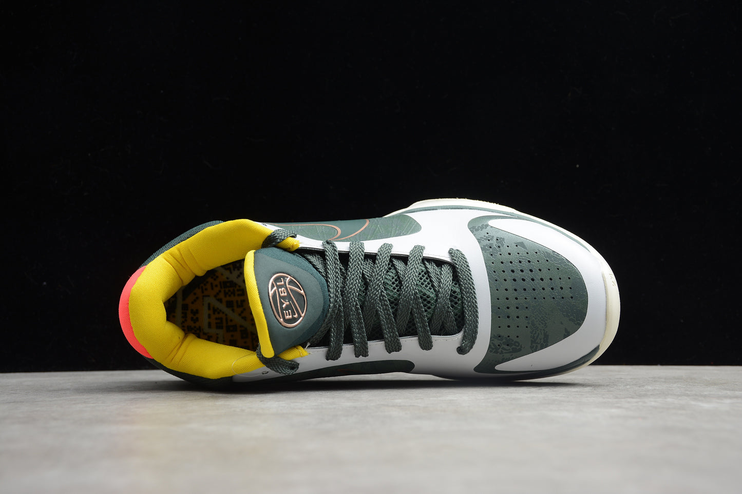 R29 5 KOBE V Protro CD4991-300(39-46)