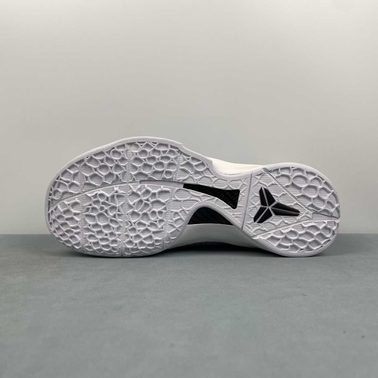 Nike Kobe IO3672-400
