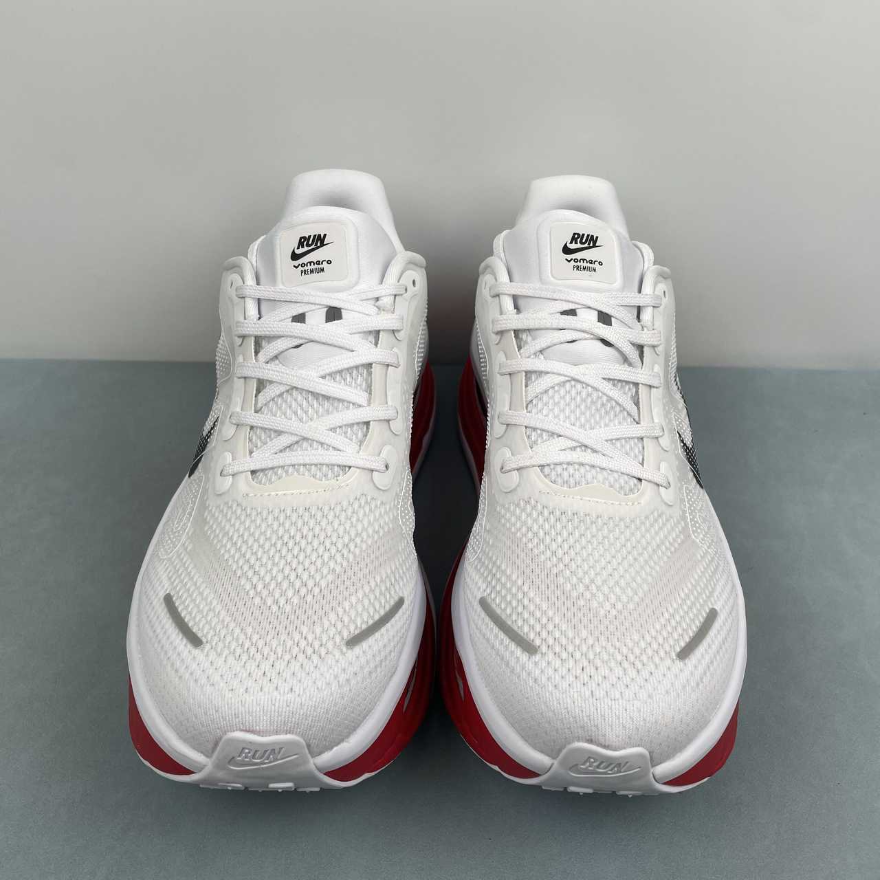 NIKE Vomero Premium HQ2050