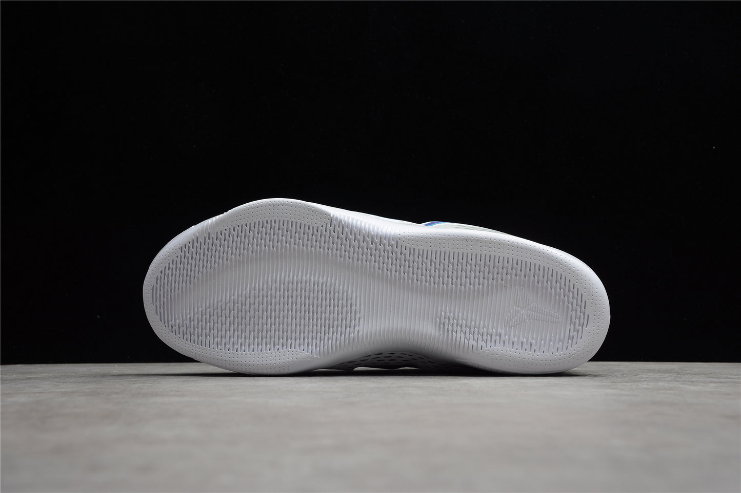 R24 Kobe 11 EM “Draft Day” 836184-154