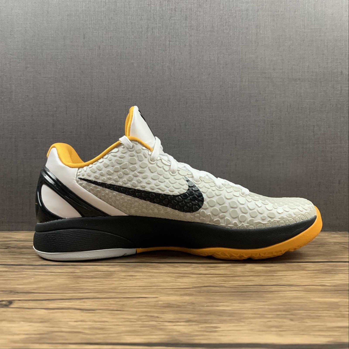 Zoom Kobe CW2190-100