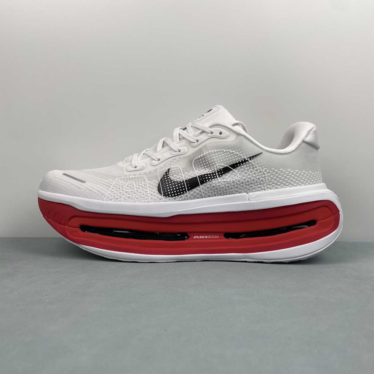 NIKE Vomero Premium HQ2050