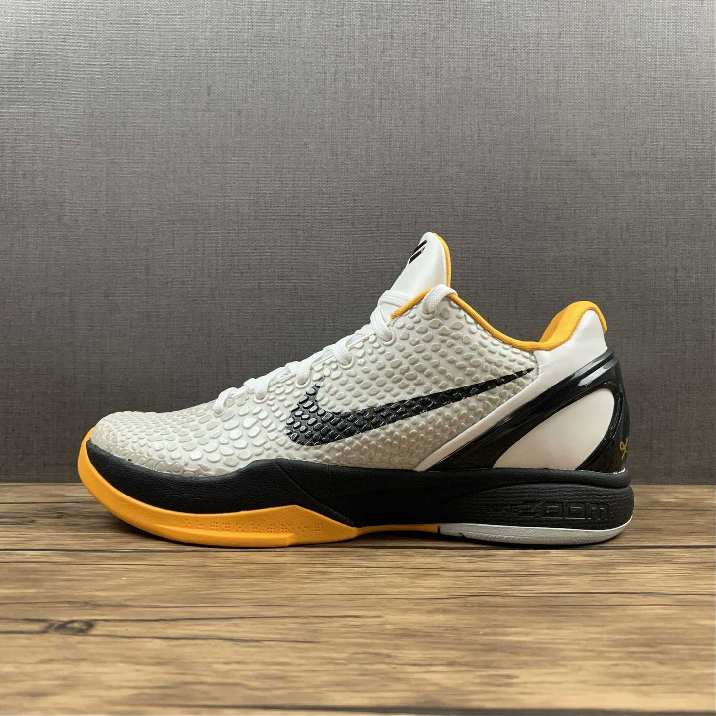 Zoom Kobe CW2190-100