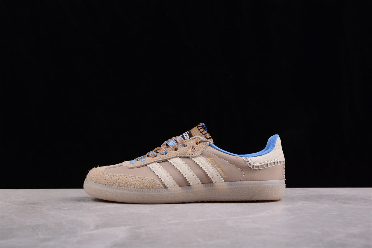 AD Gazelle Indoor IH7261