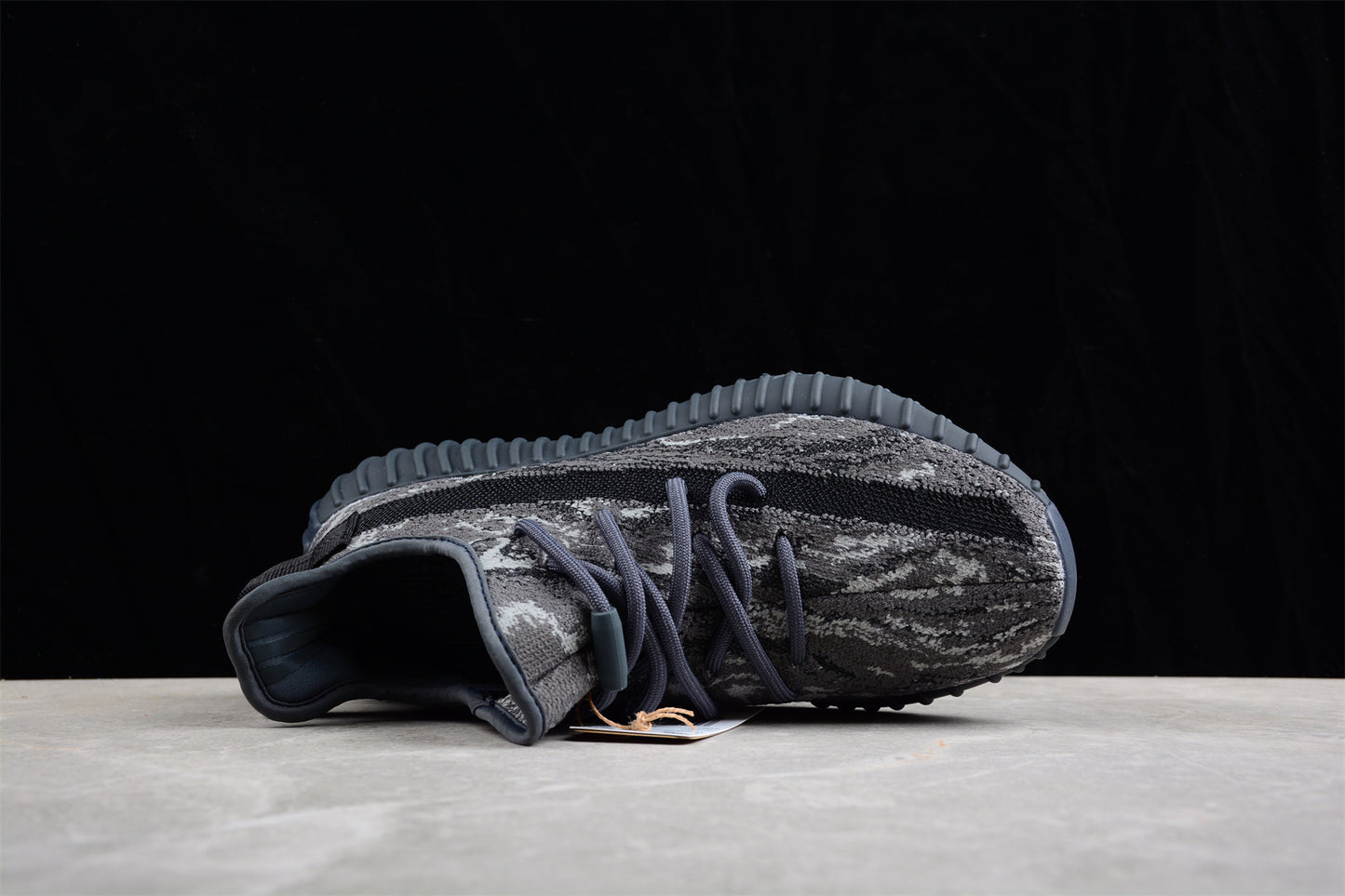 AD Yeezy Boost 350 V2 ID4811
