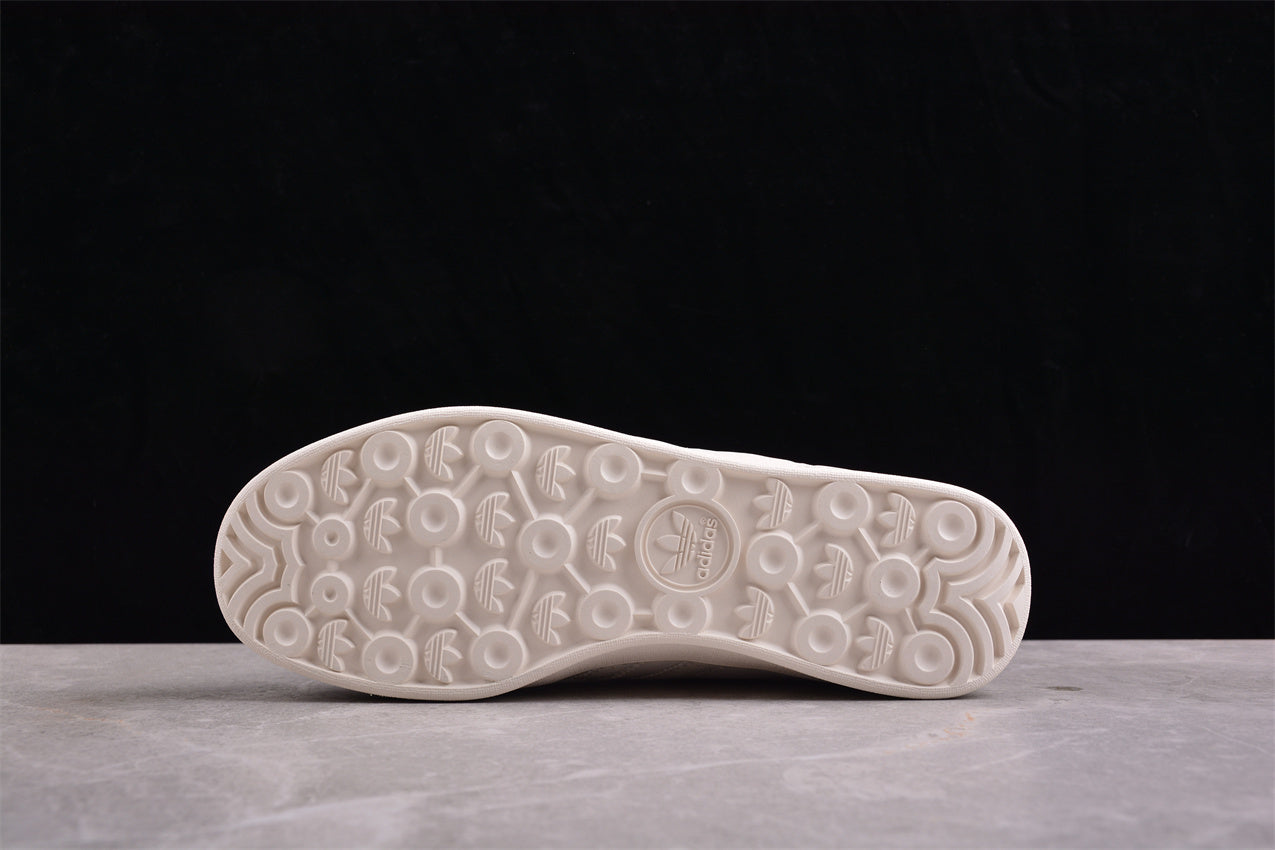 Ad Gazelle Indoor IE8407