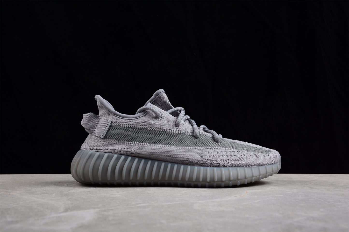 Ad Yeezy 350 Boost V2 Space ash IF3219