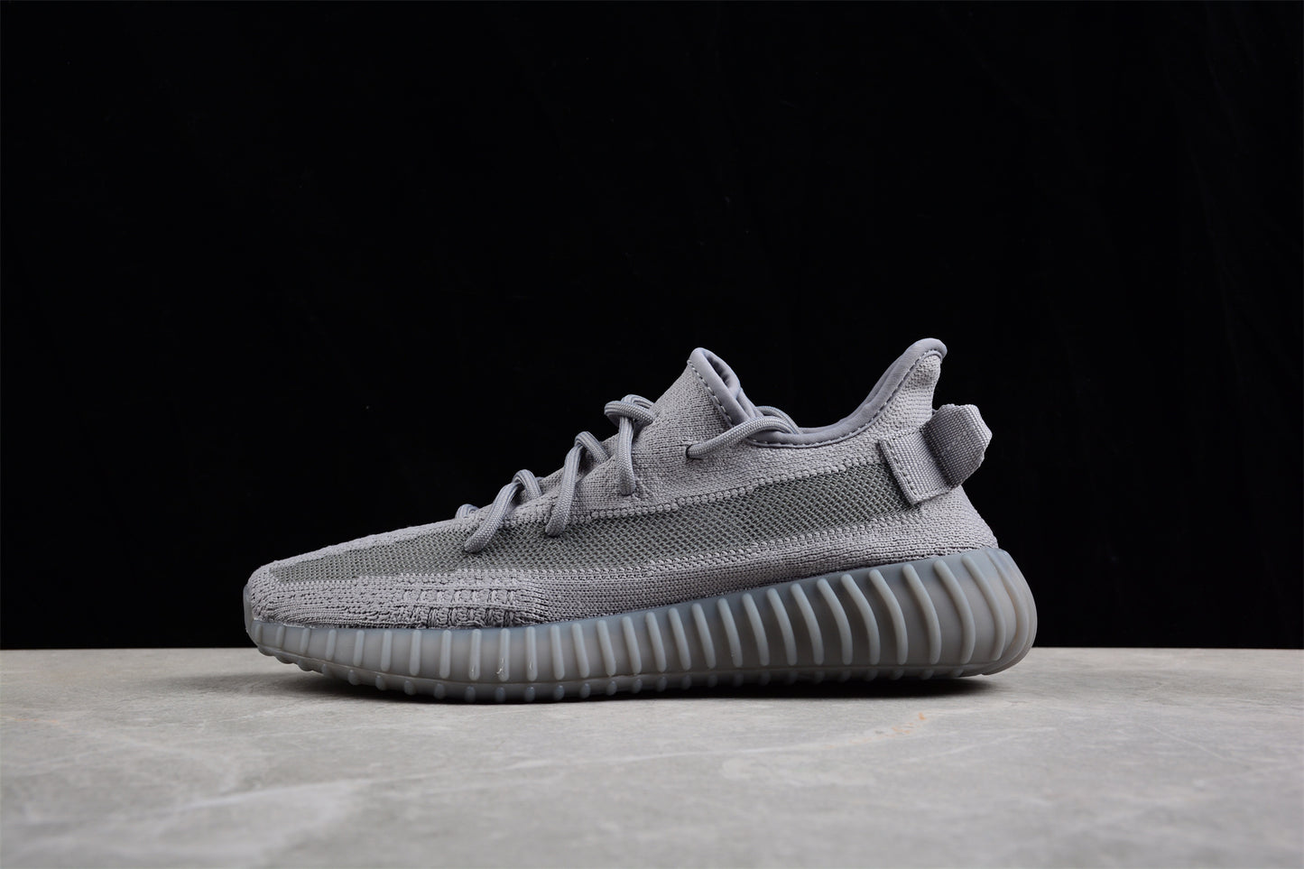 Ad Yeezy 350 Boost V2 Space ash IF3219