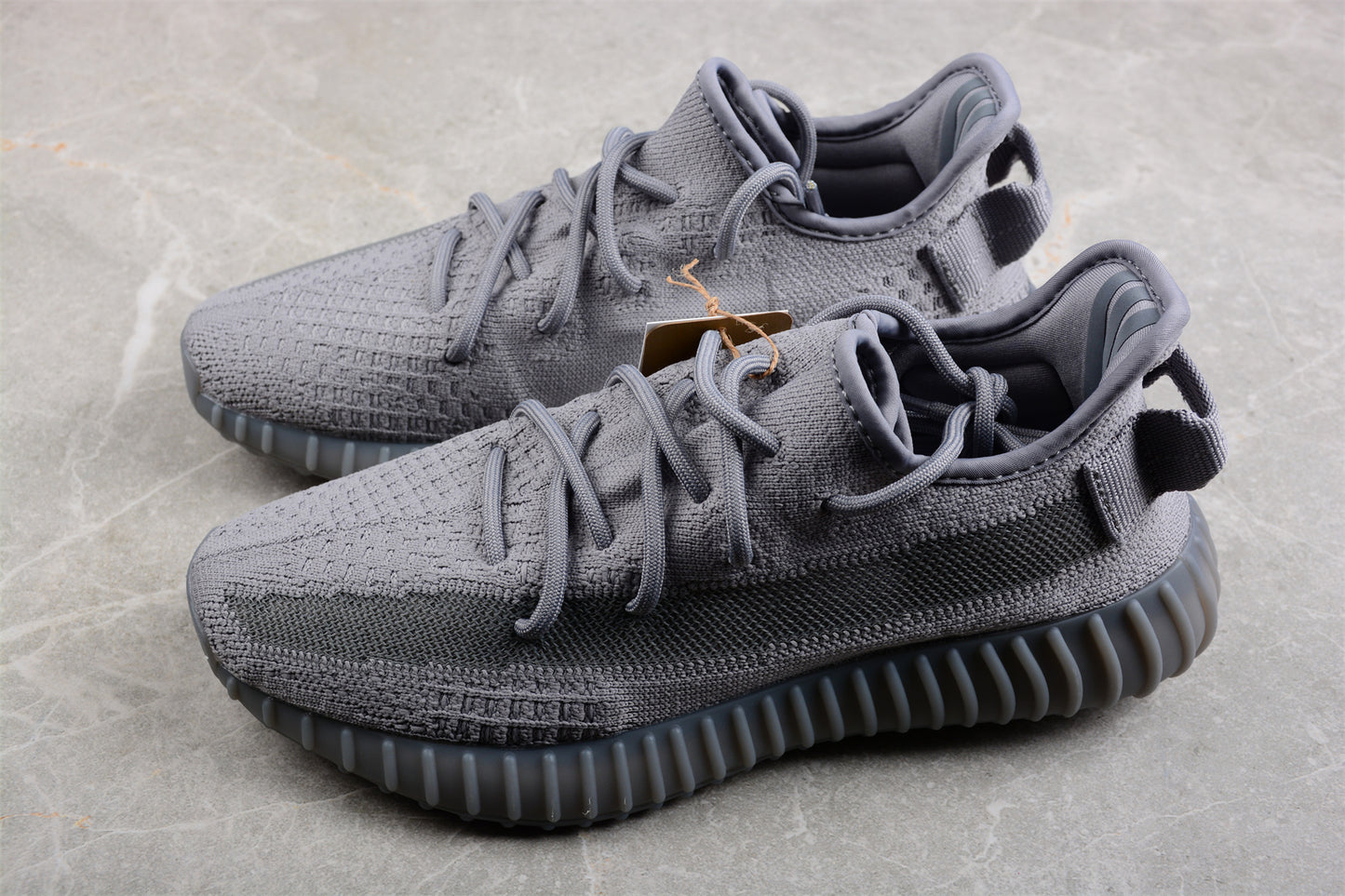 Ad Yeezy 350 Boost V2 Space ash IF3219