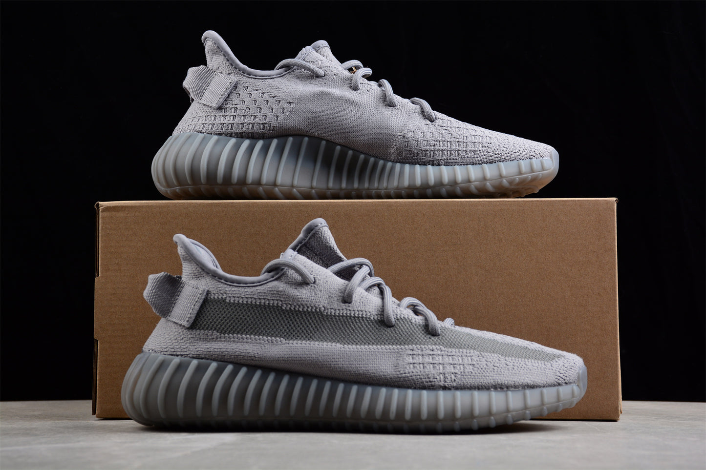 Ad Yeezy 350 Boost V2 Space ash IF3219