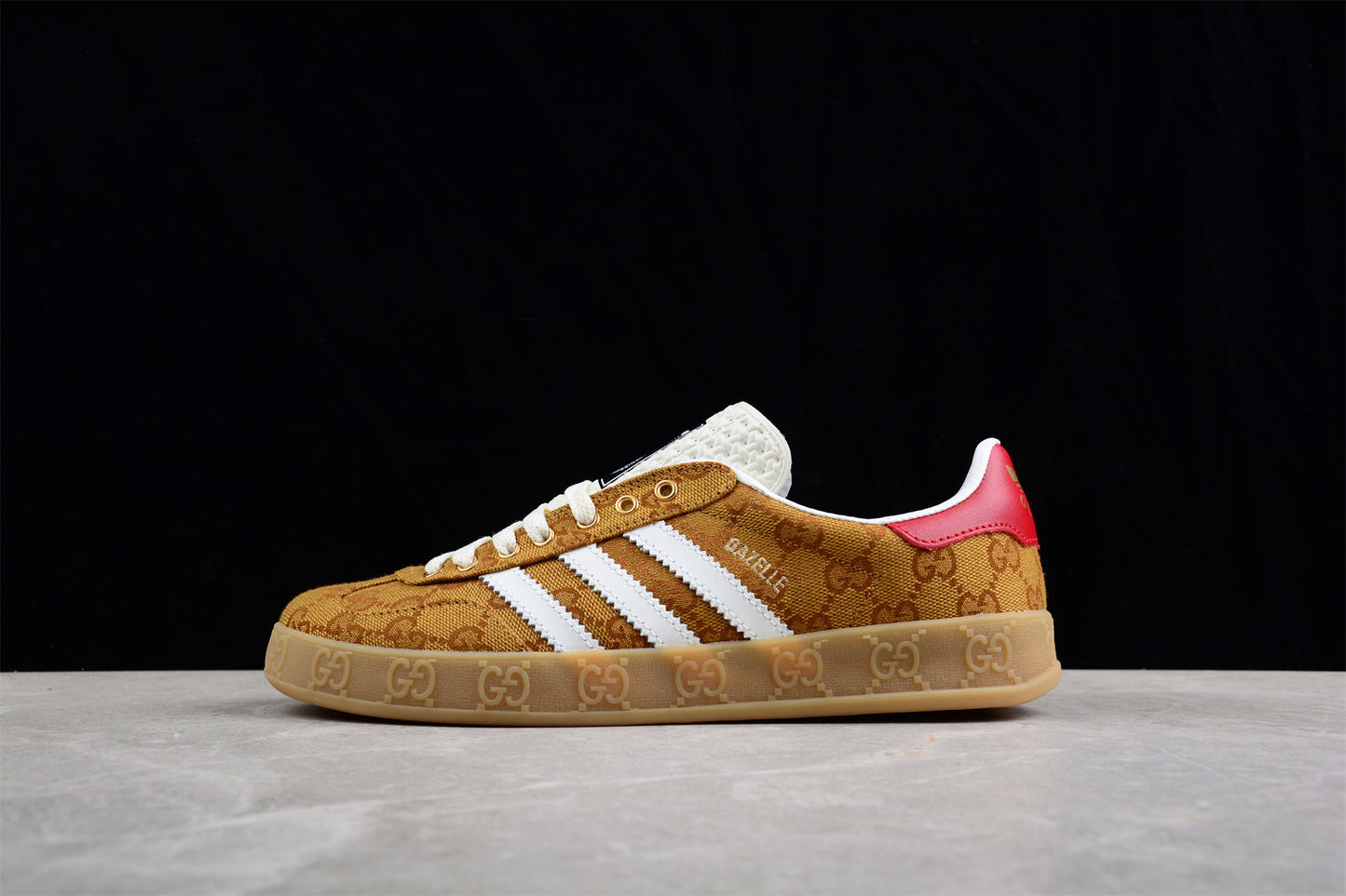 Ad x Gucci Gazelle 207162