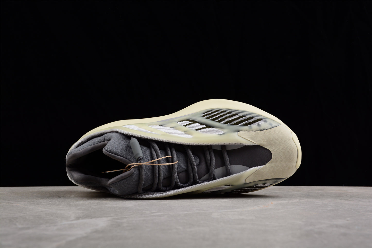 Adidas Yeezy 700 V3 Fade Salt