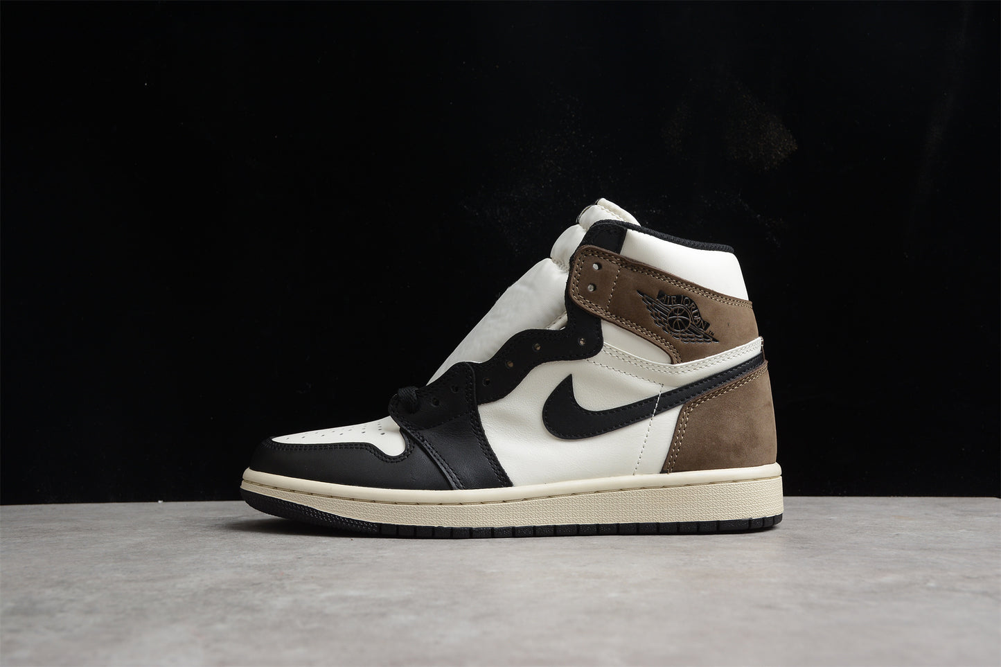 Air Jordan 1 Retro “Dark Mocha” AJ1 555088-105