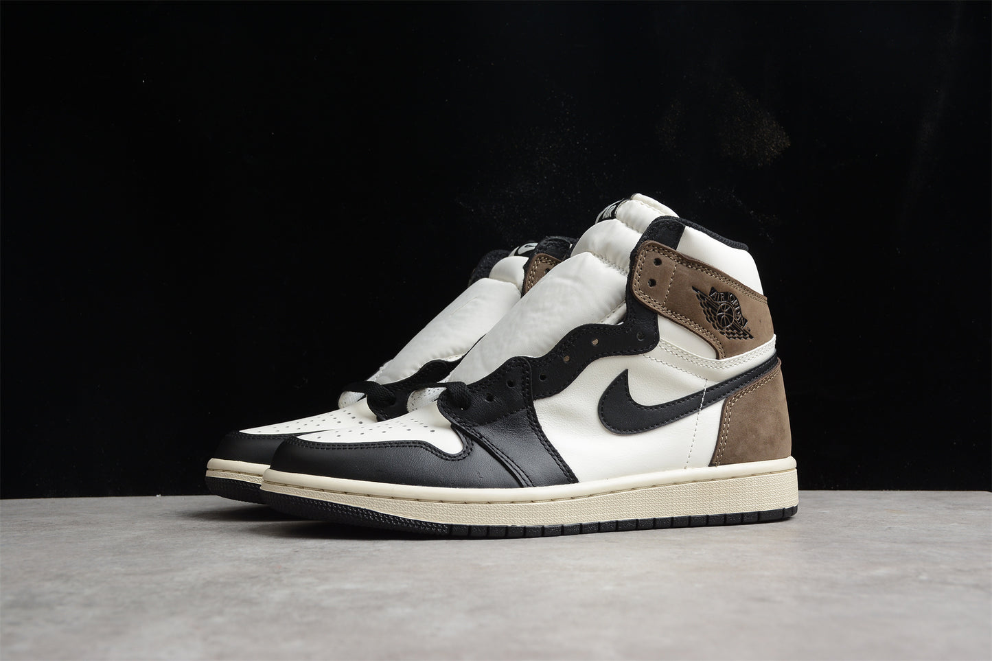 Air Jordan 1 Retro “Dark Mocha” AJ1 555088-105