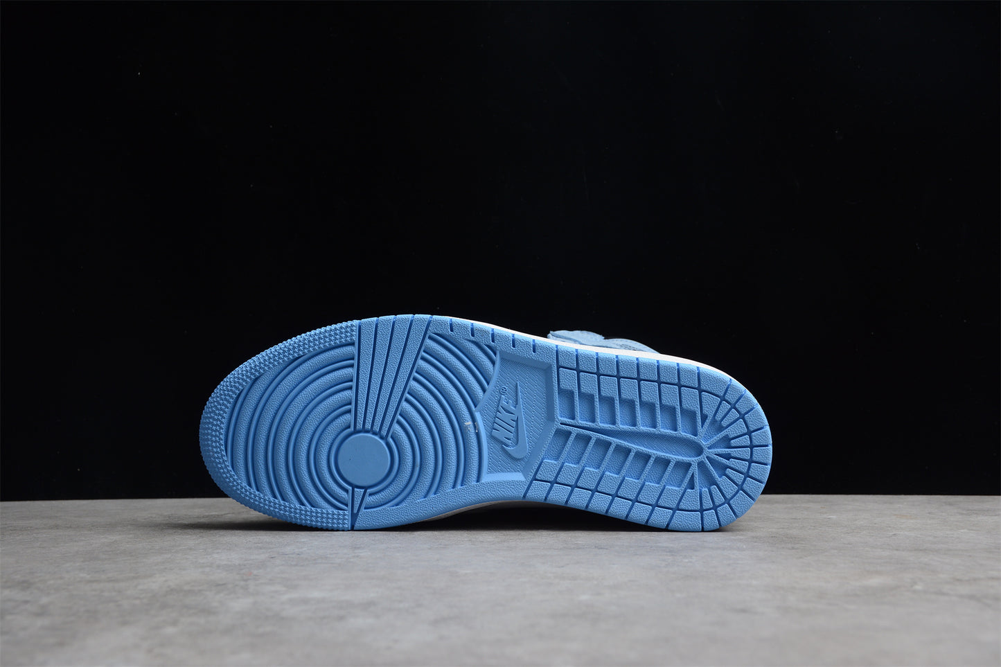 Air Jordan 1 " University Blue " R28 555088-134
