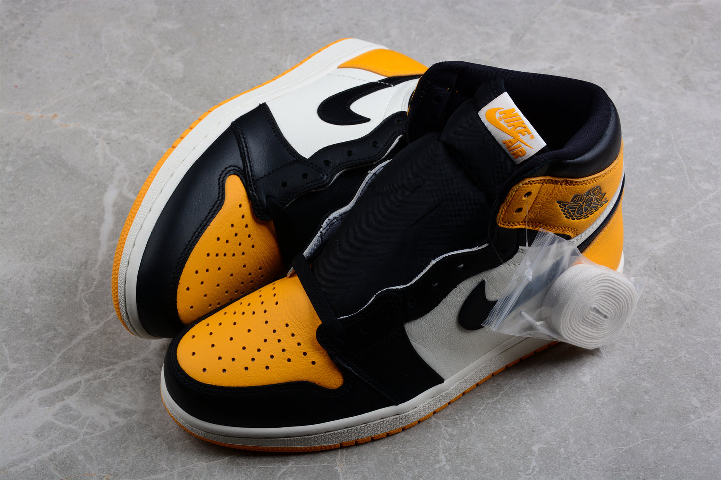 Air Jordan 1 " Yellow Toe " AJ1 555088-711