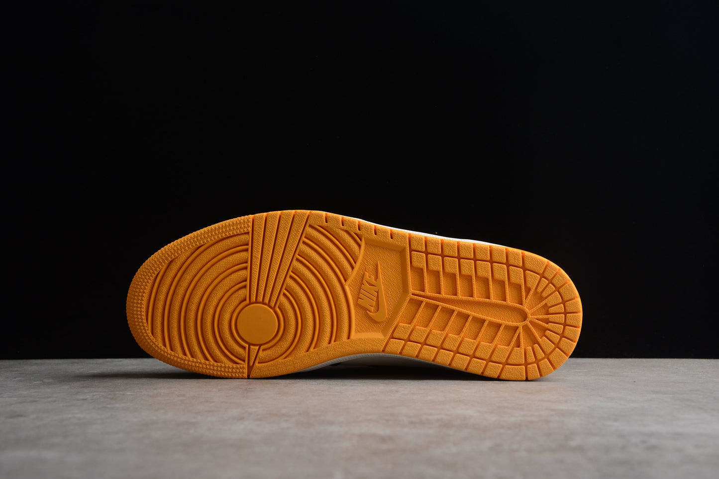 Air Jordan 1 " Yellow Toe " AJ1 555088-711