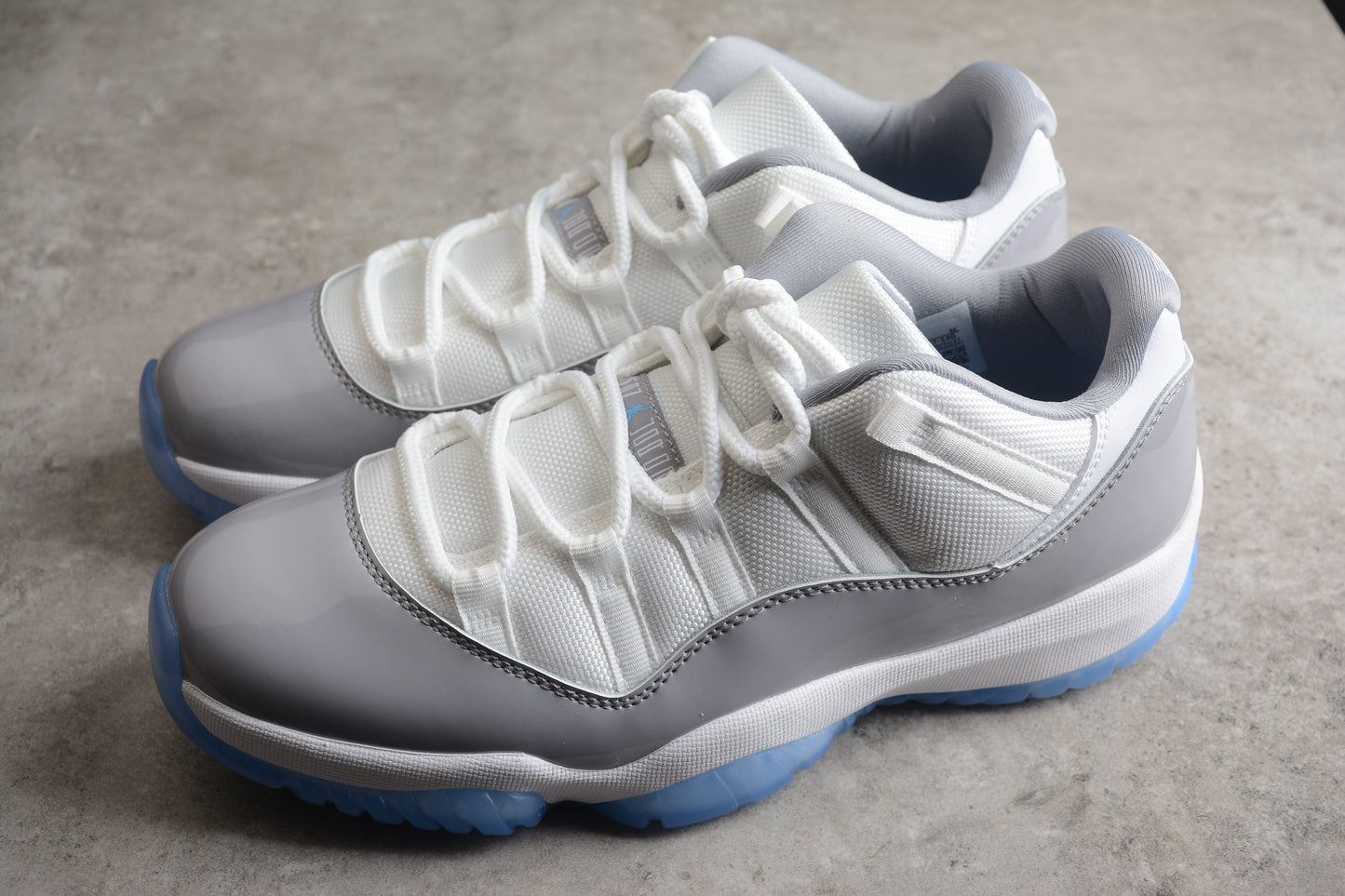 Air Jordan AJ11 Low "Cement Grey" AJ11 AV2187-140