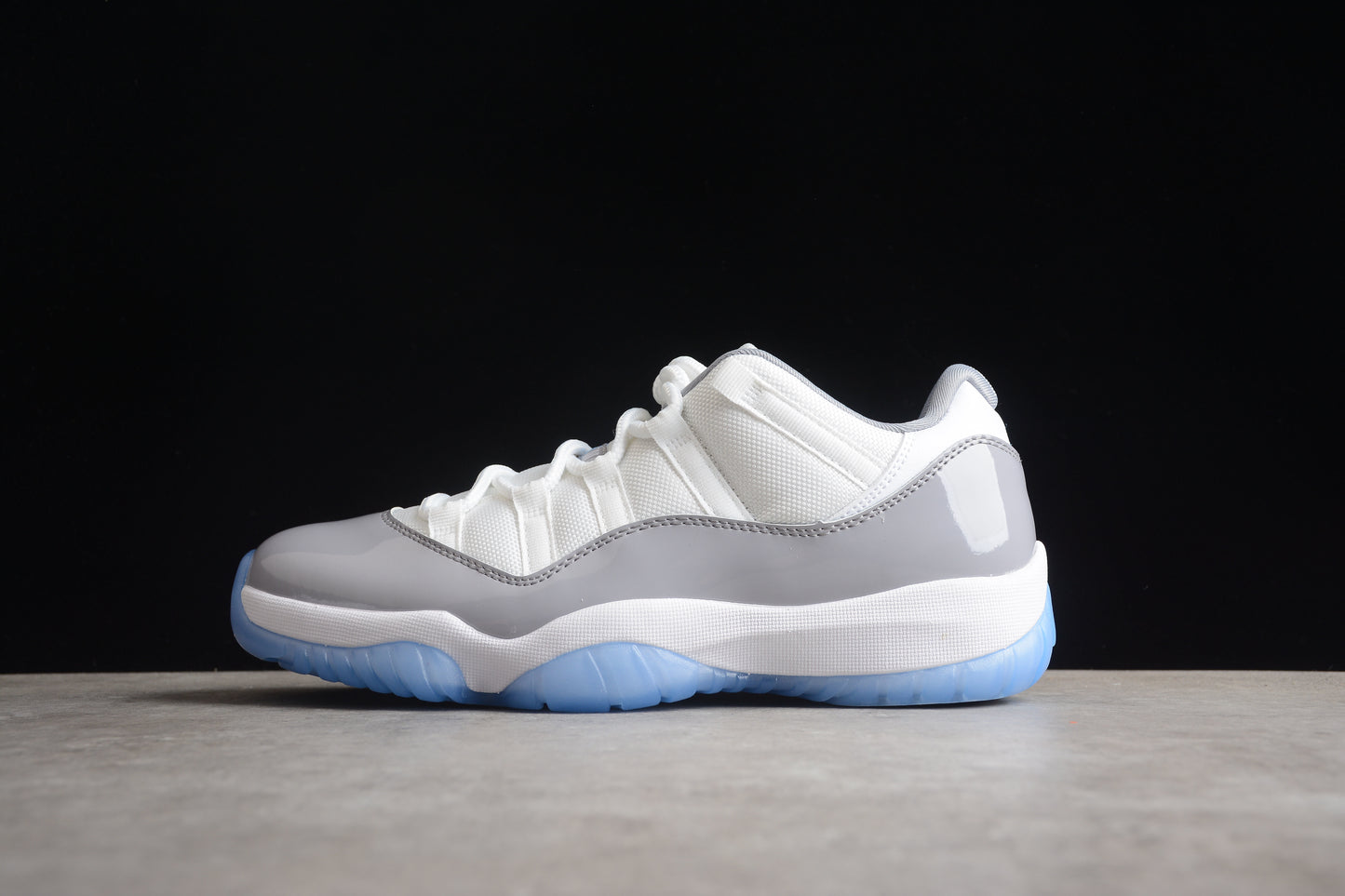 Air Jordan AJ11 Low "Cement Grey" AJ11 AV2187-140