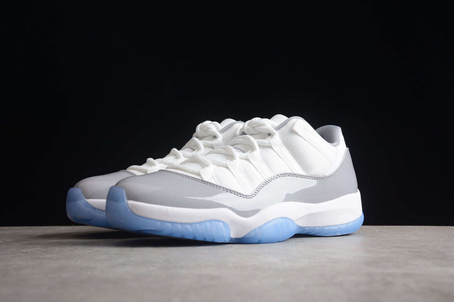 Air Jordan AJ11 Low "Cement Grey" AJ11 AV2187-140