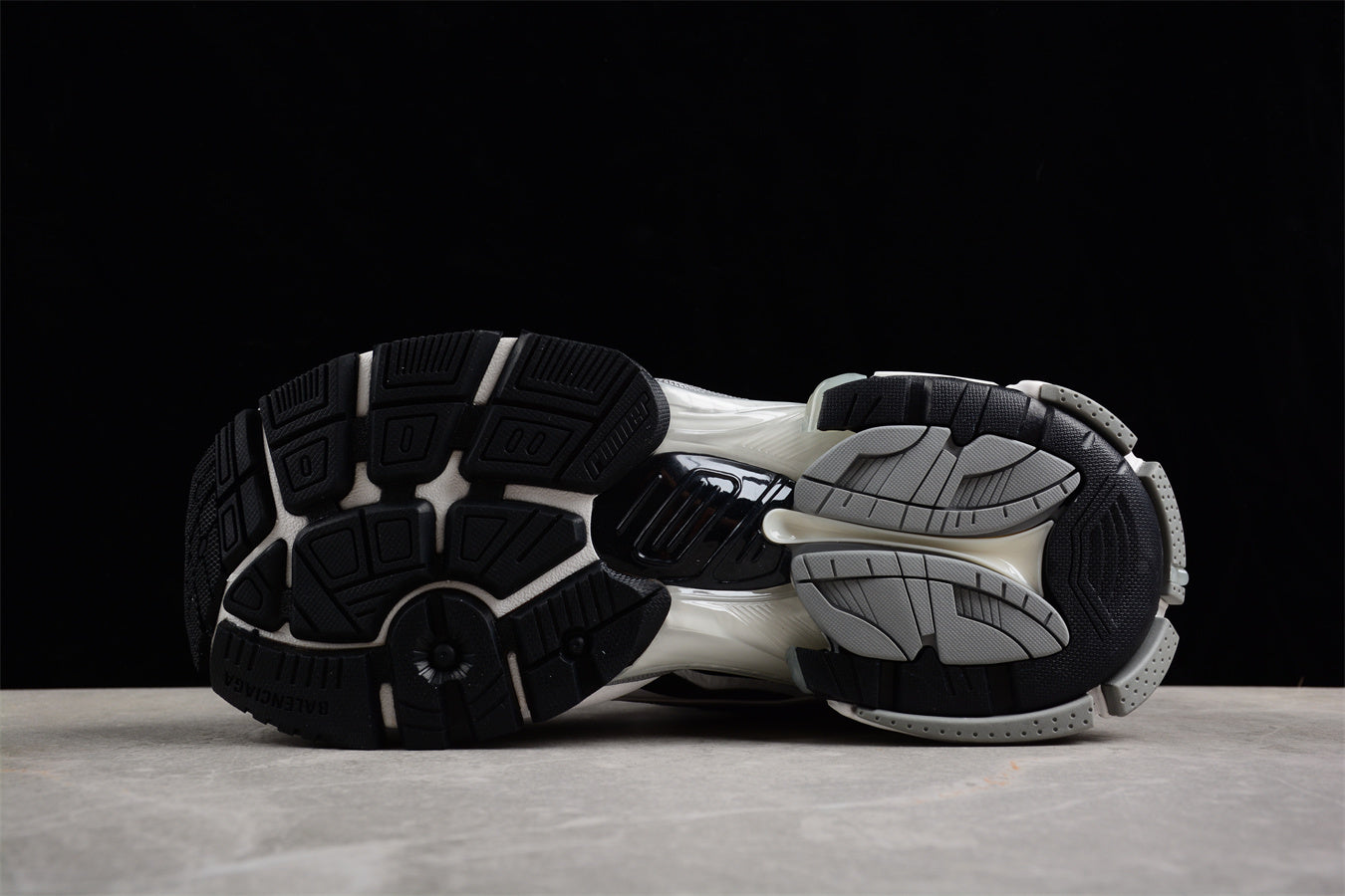 Balenciaga Runner Kith Four.Color 7.0 21ss W3RNY9012
