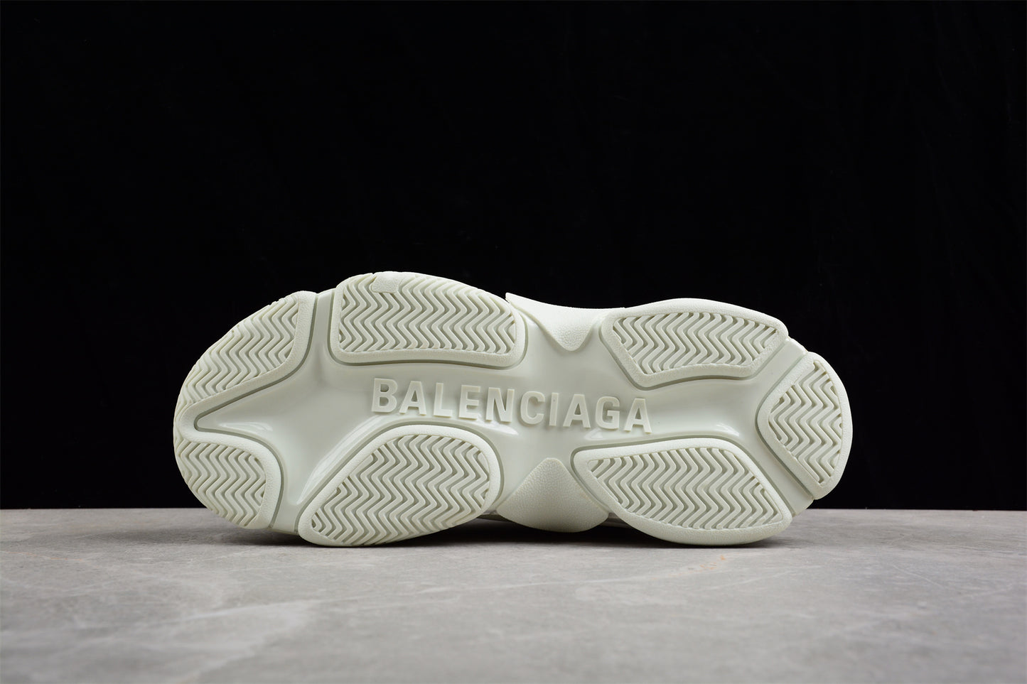 Balenciaga Triple S1.0 W2CR59001