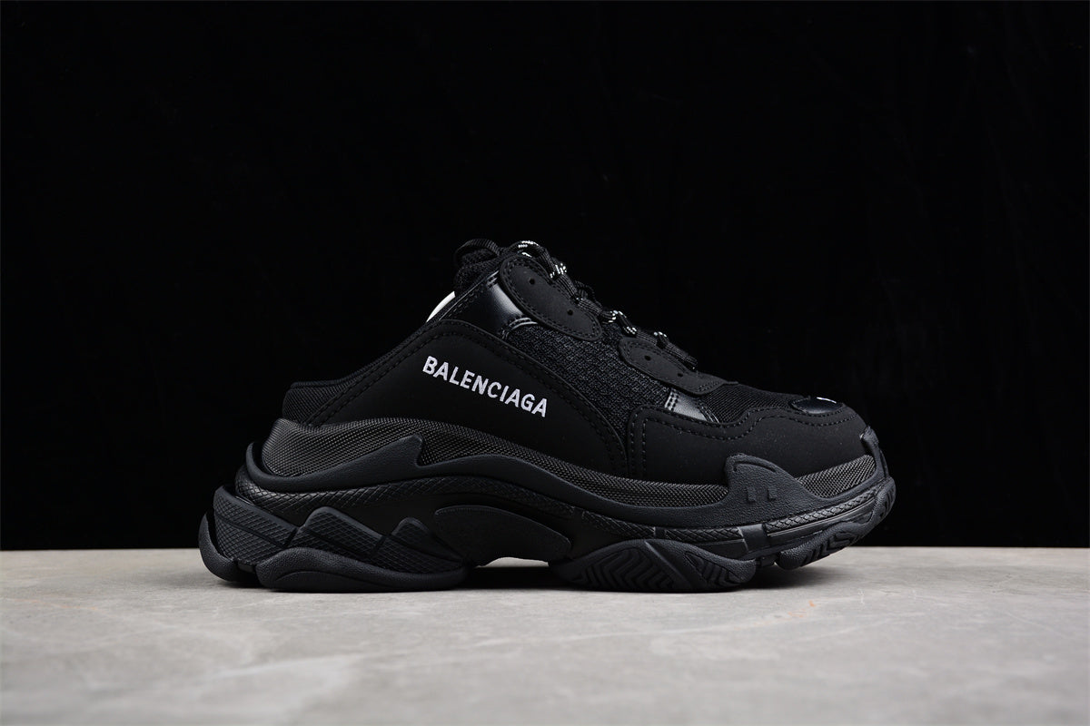 Balenciaga Triple S Sneaker W1F30102