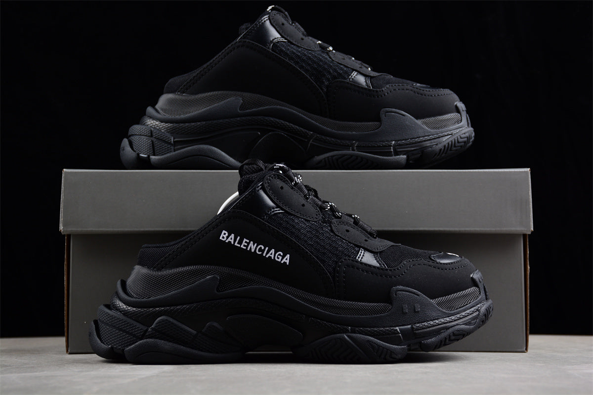 Balenciaga Triple S Sneaker W1F30102