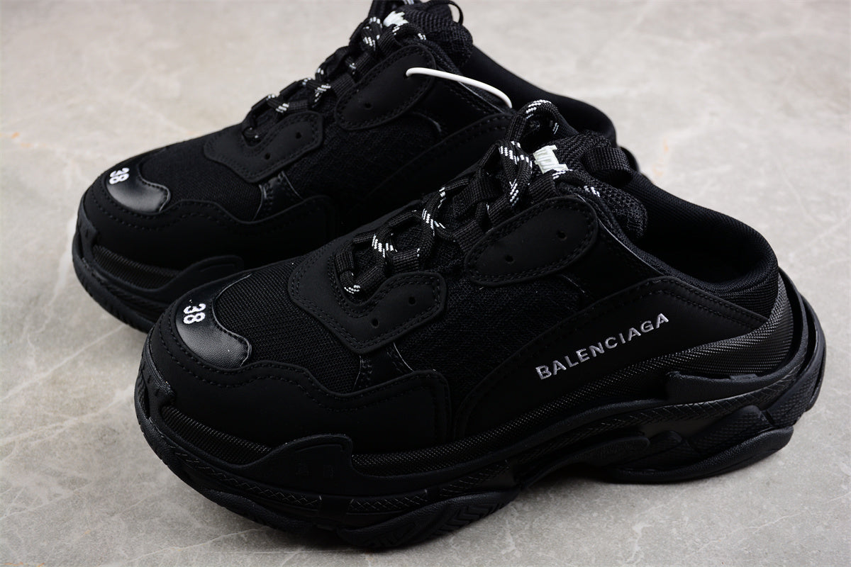 Balenciaga Triple S Sneaker W1F30102