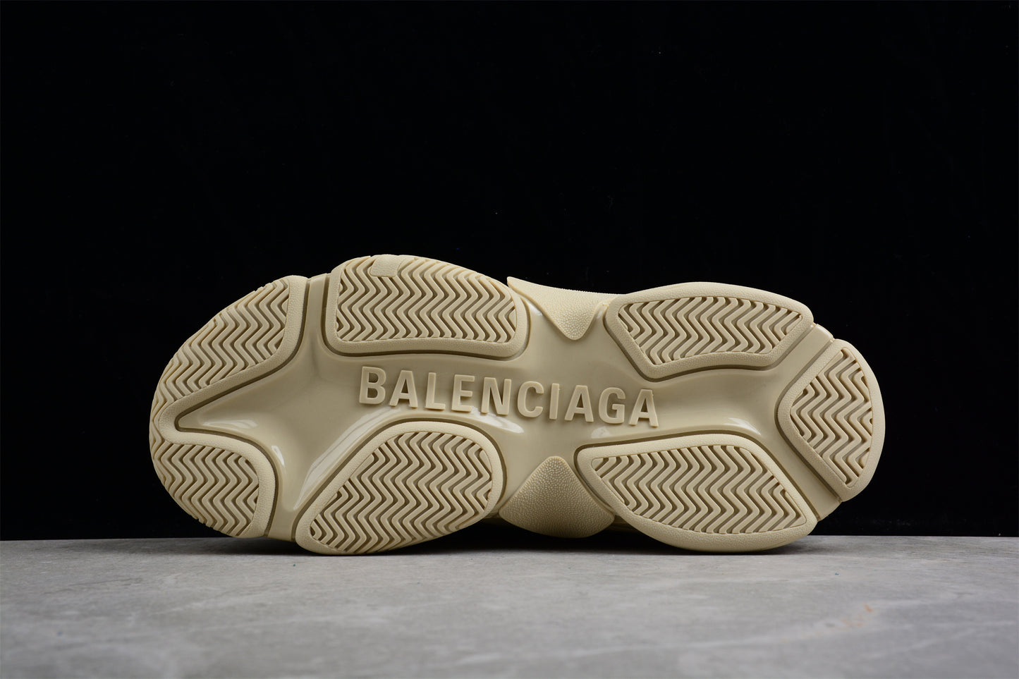 Balenciaga Triple S W2FA59700