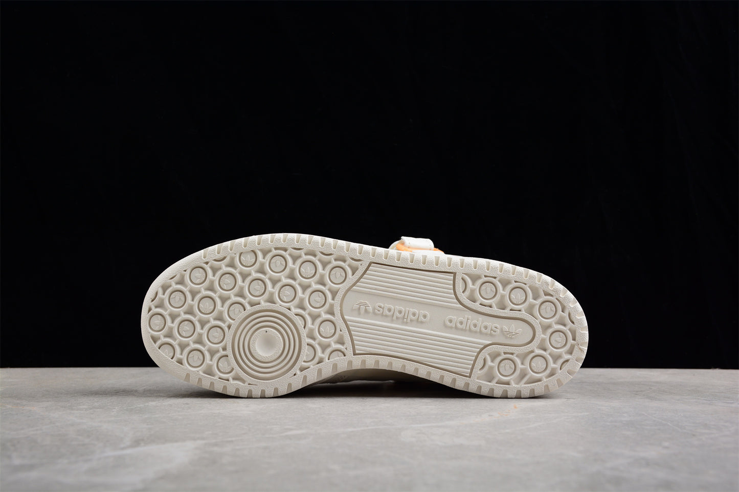 Forum 84 Low GV8345
