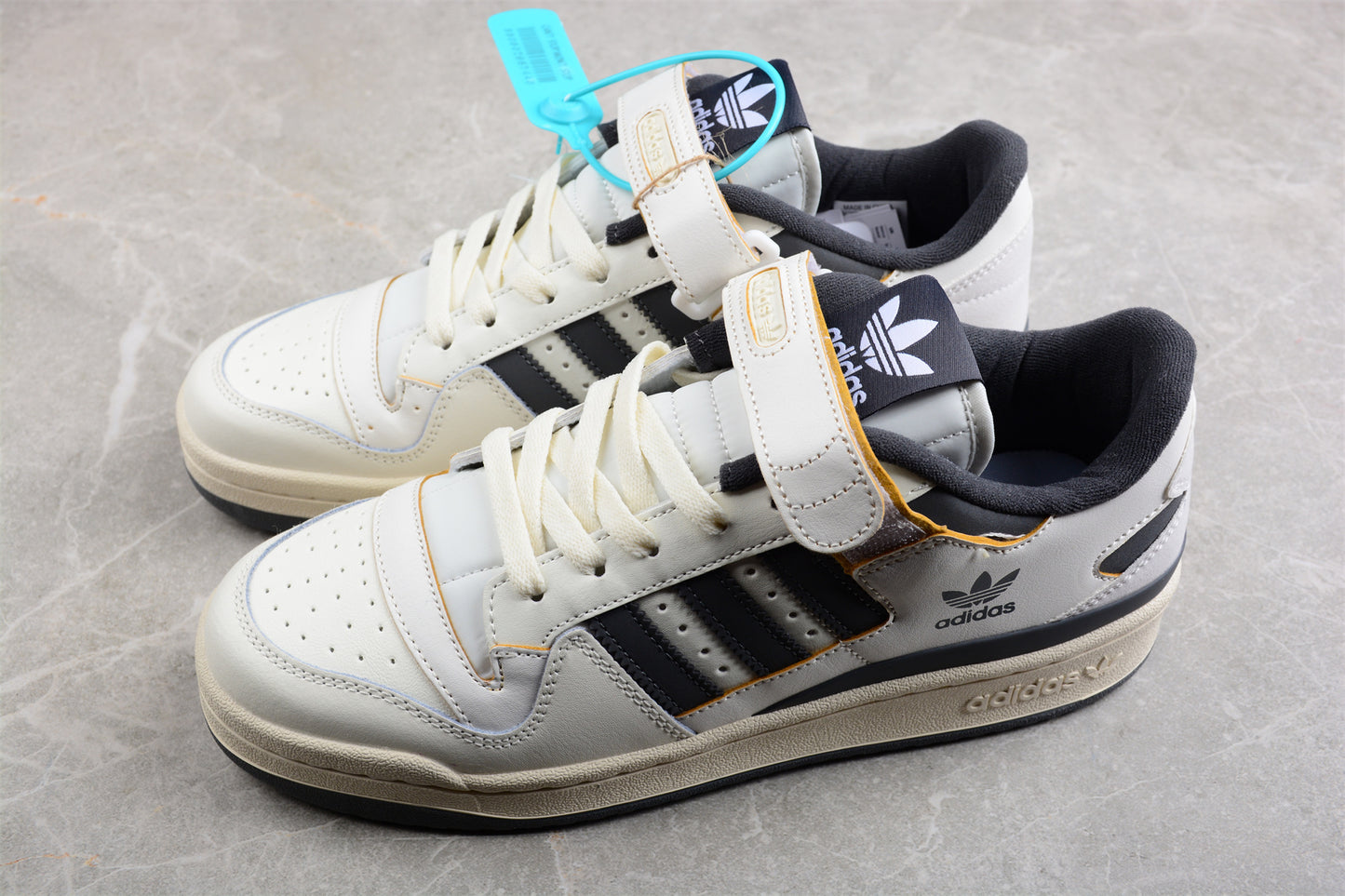 Forum 84 Low HQ4374