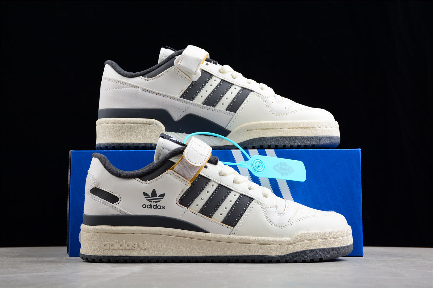 Forum 84 Low HQ4374