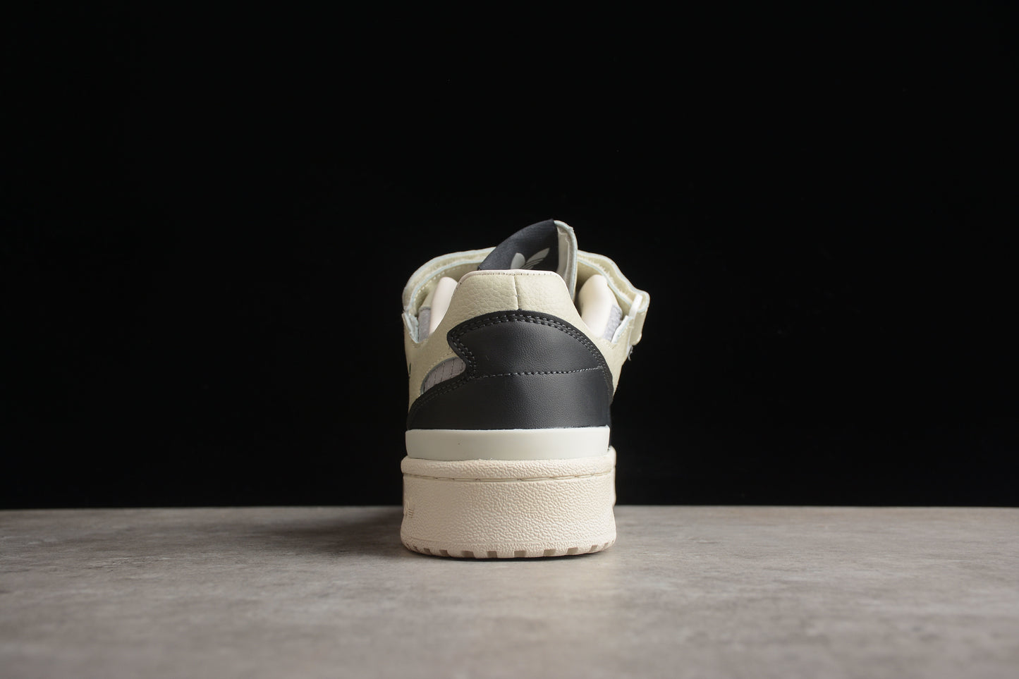 Forum 84 Low HQ6938