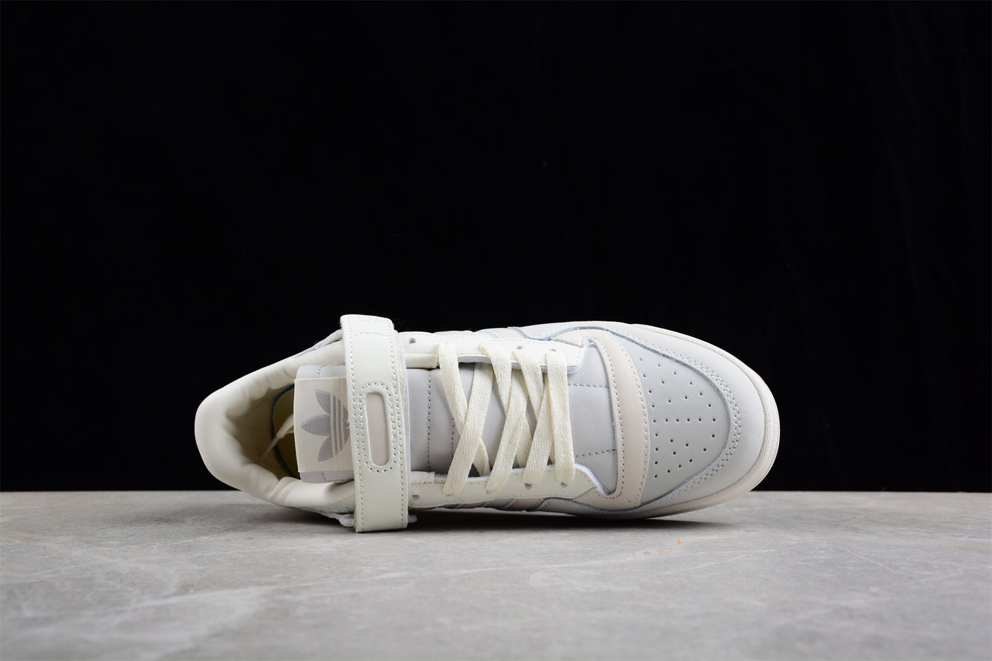 Forum 84 Low HQ6942