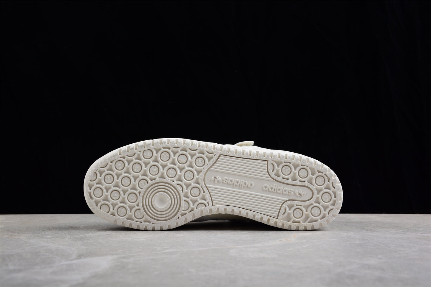 Forum 84 Low HQ6942