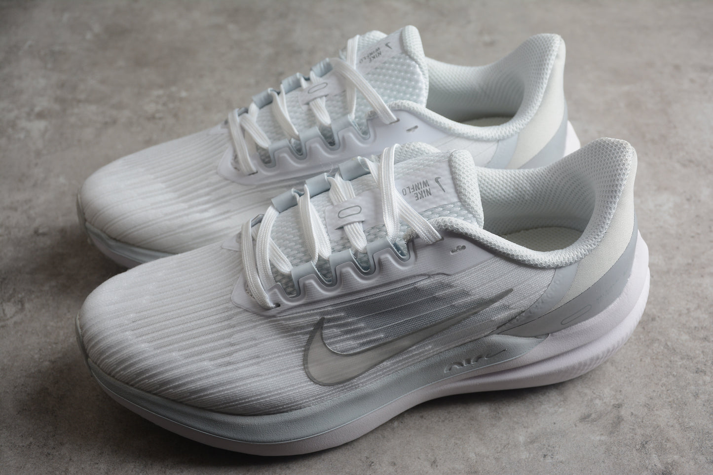 NK Air Zoom Winflo V9 DD8686-100