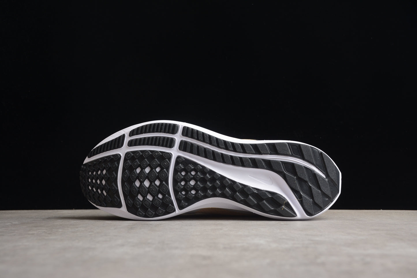 Nike Air Zoom Pegasus 40 – DV3854-105