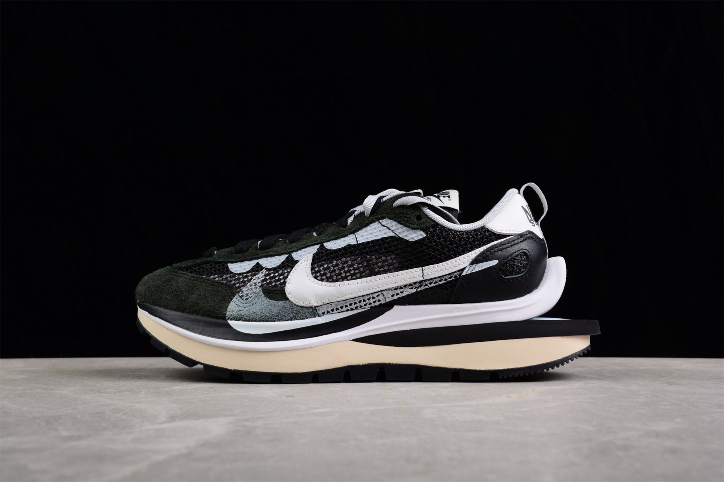 Nike VaporWaffle x Sacai CV1363-001