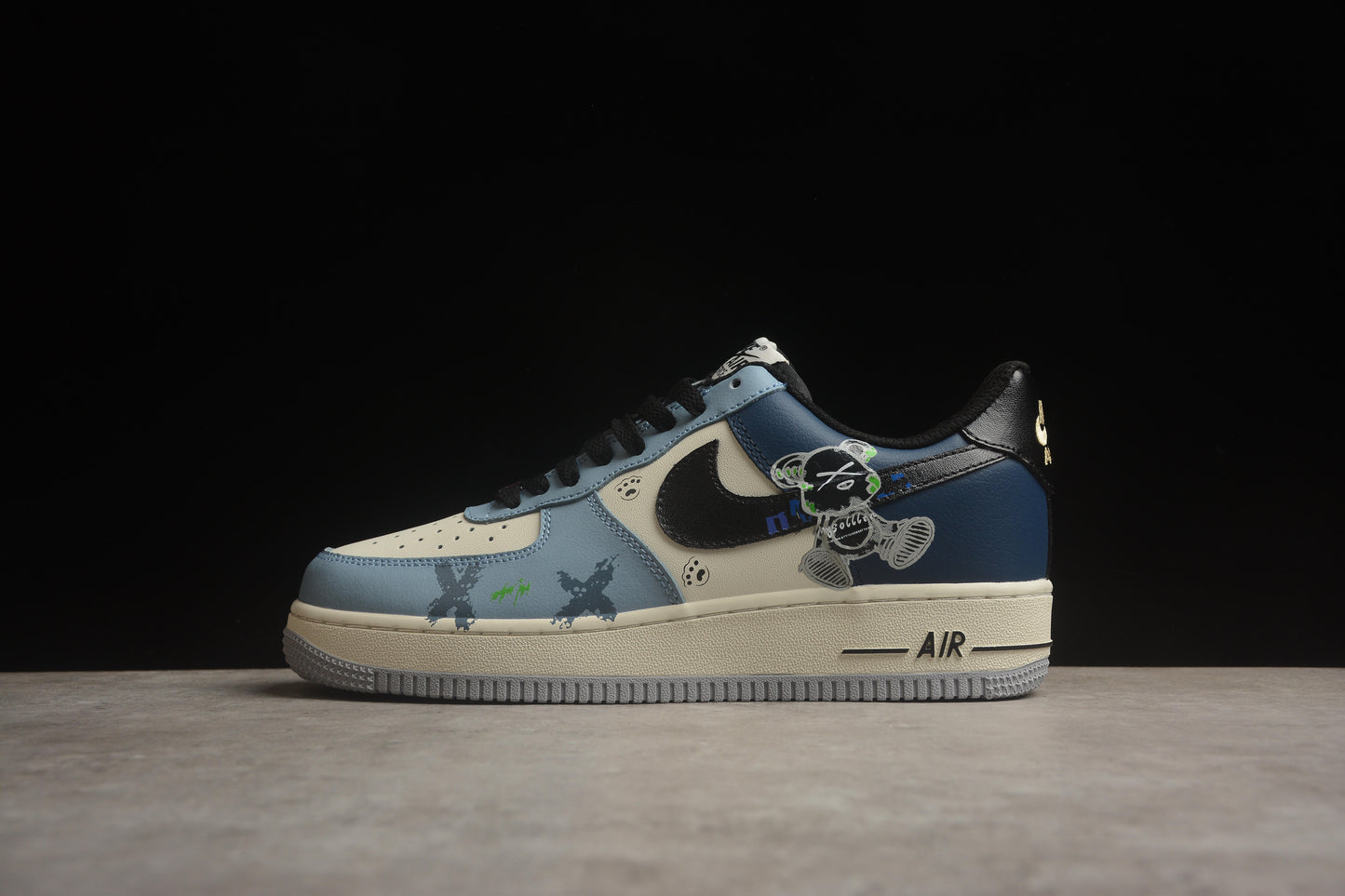 Nk Air Force 1'07 Low "Lonely Bear" XC2351-222