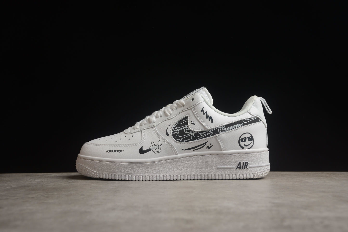 Nk Air Force 1'07 Low "Smiley Face" FB8971-020