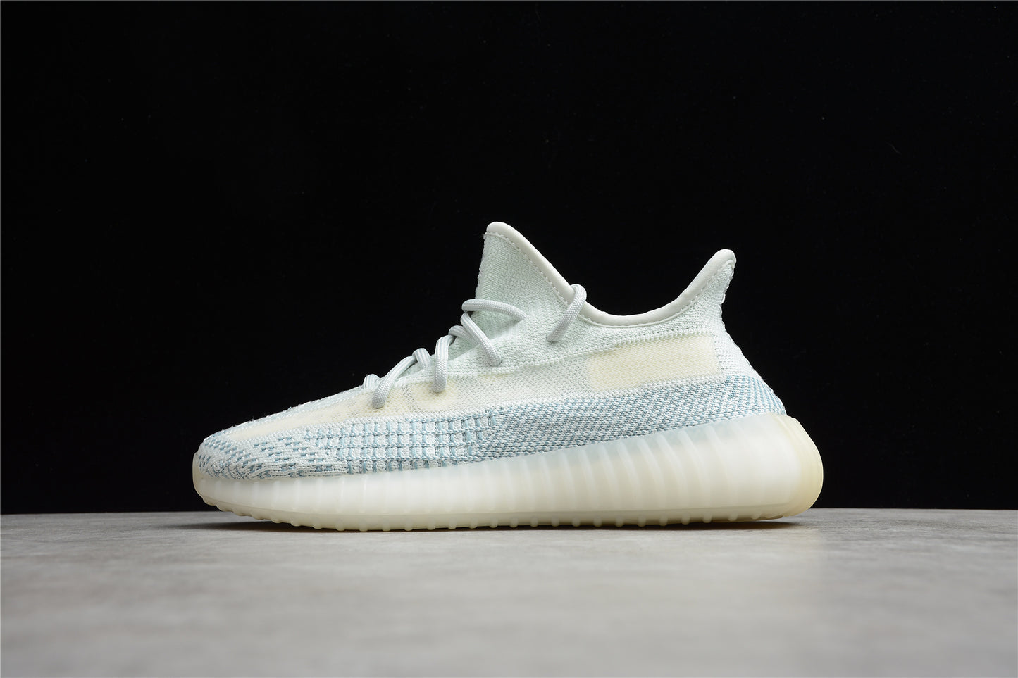 R16 Yeezy Boost 350 V2 FW5317