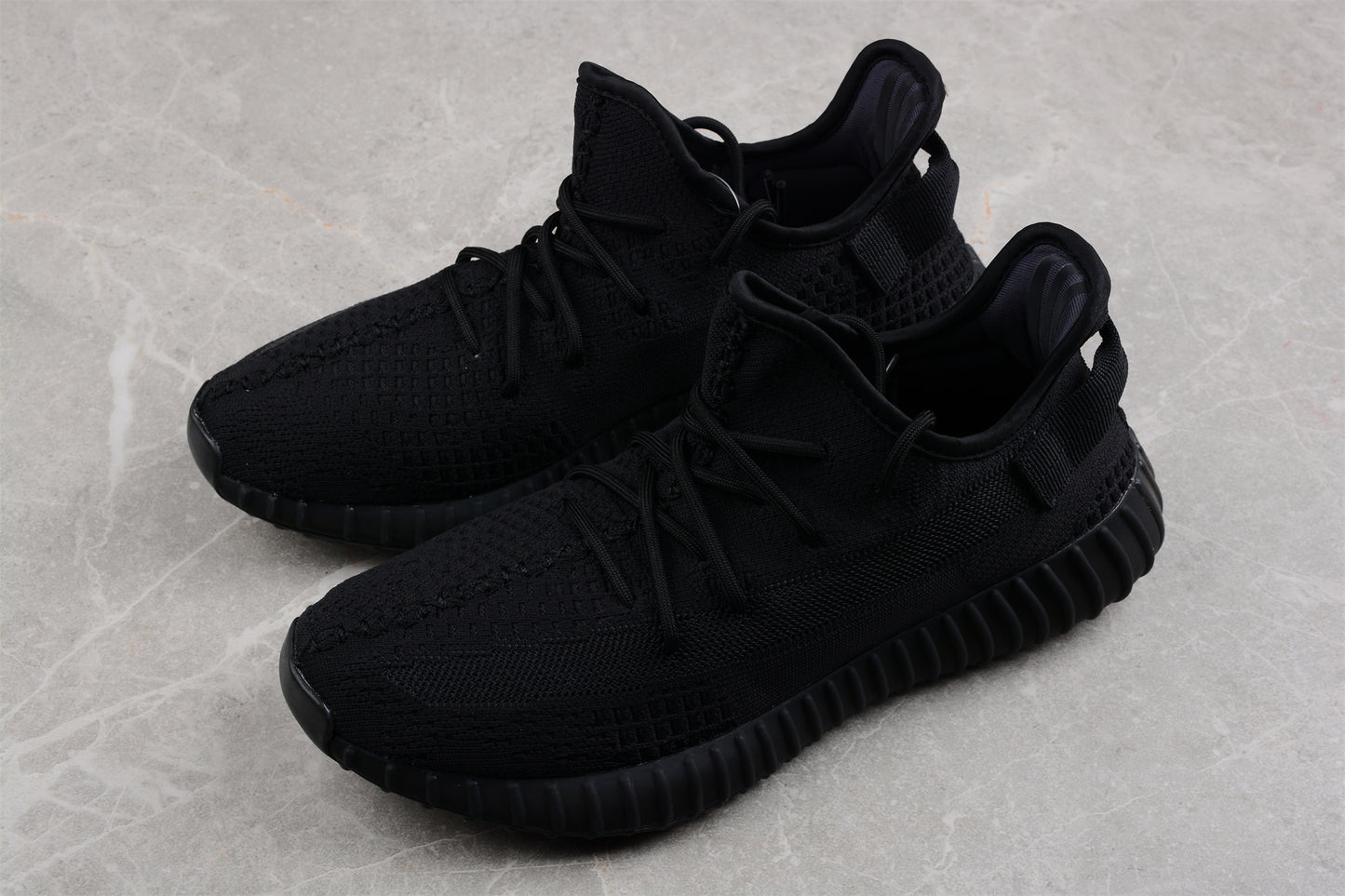 R16 adidas Yeezy Boost 350 V2 Onyx HQ4540
