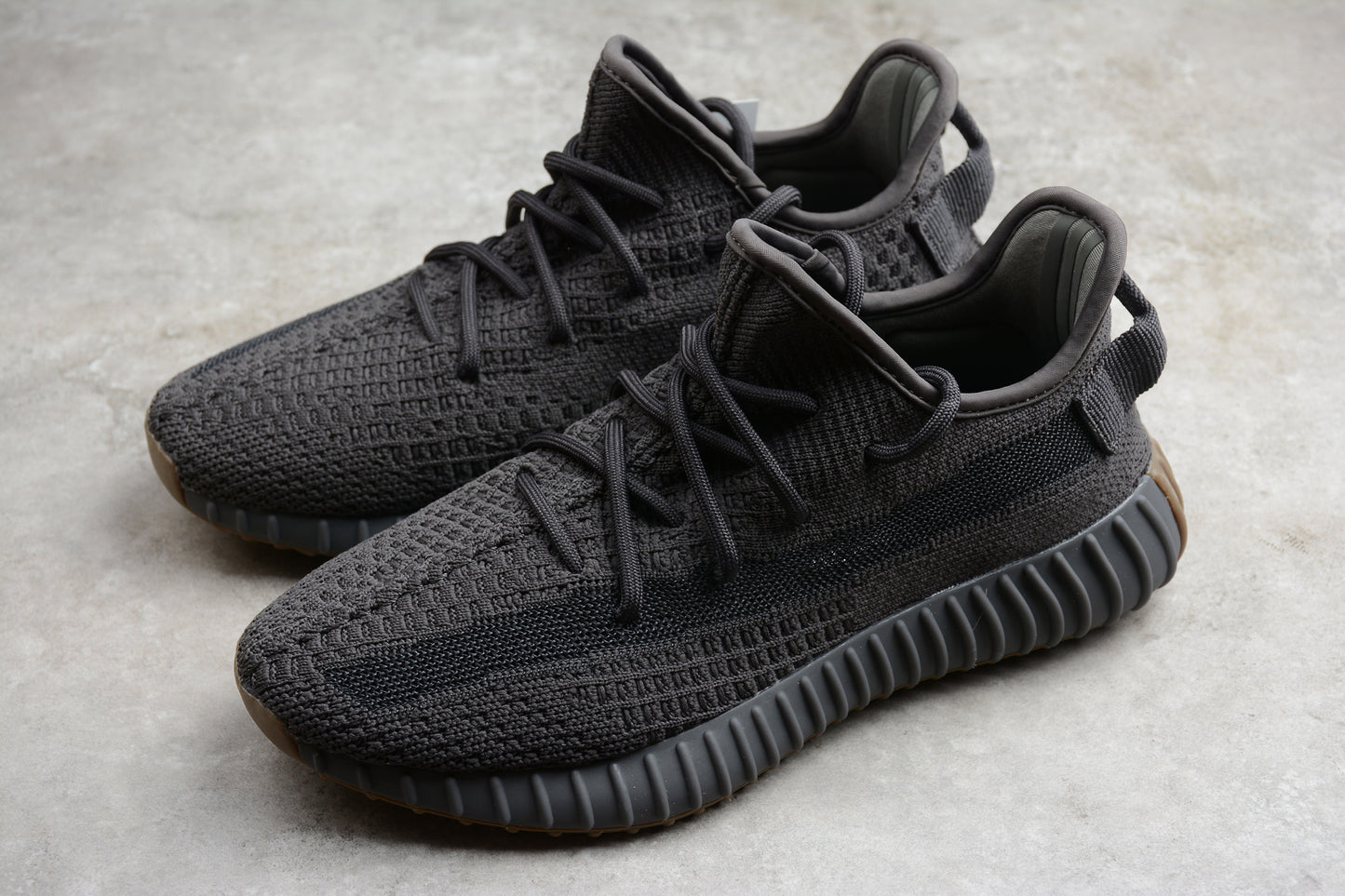 R17 Yeezy Boost 350 V2 Black Gum FY4176