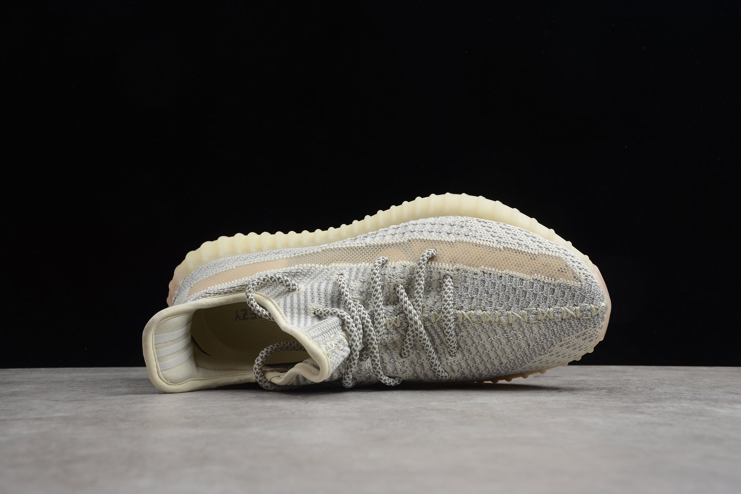 R17 Yeezy Boost 350 V2 FQ9010
