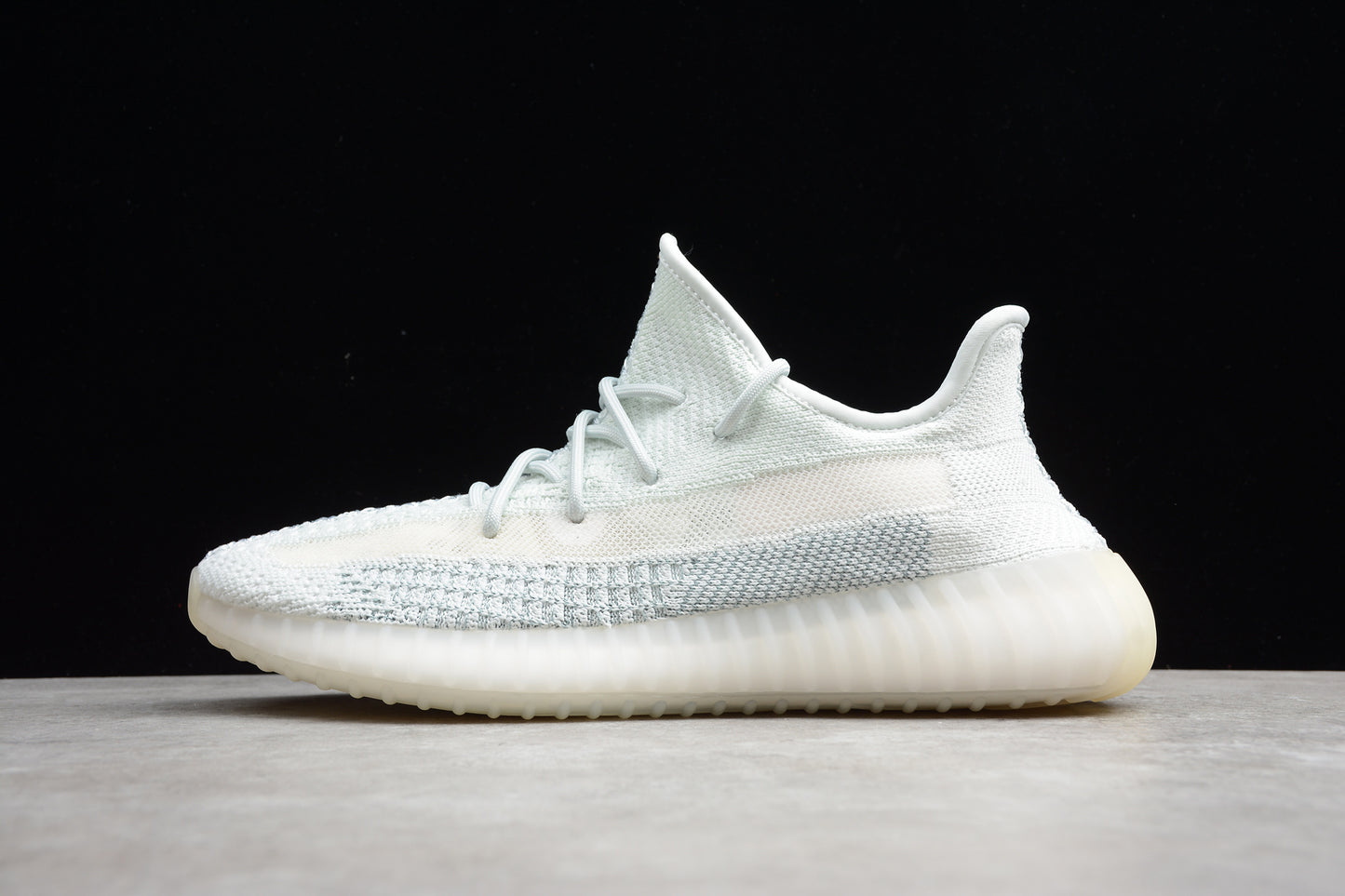 R17 Yeezy Boost 350 V2 FW5317