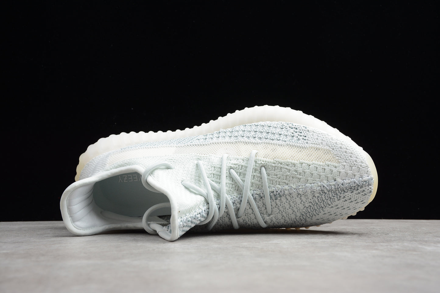 R17 Yeezy Boost 350 V2 FW5317